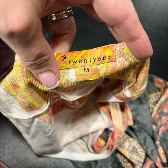 Twenty-one ribbed tank top size medium - Picture 6 of 8